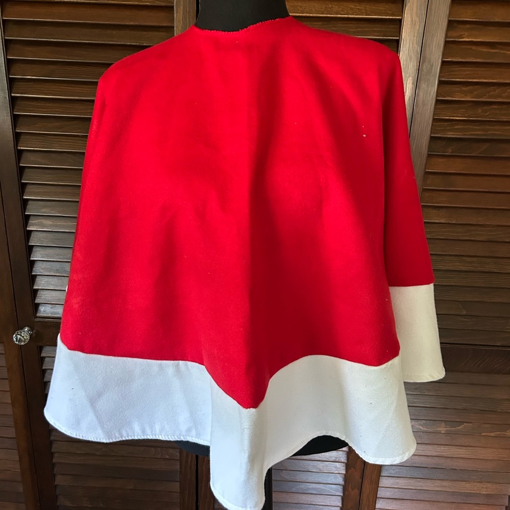 Red and White Tree Skirt